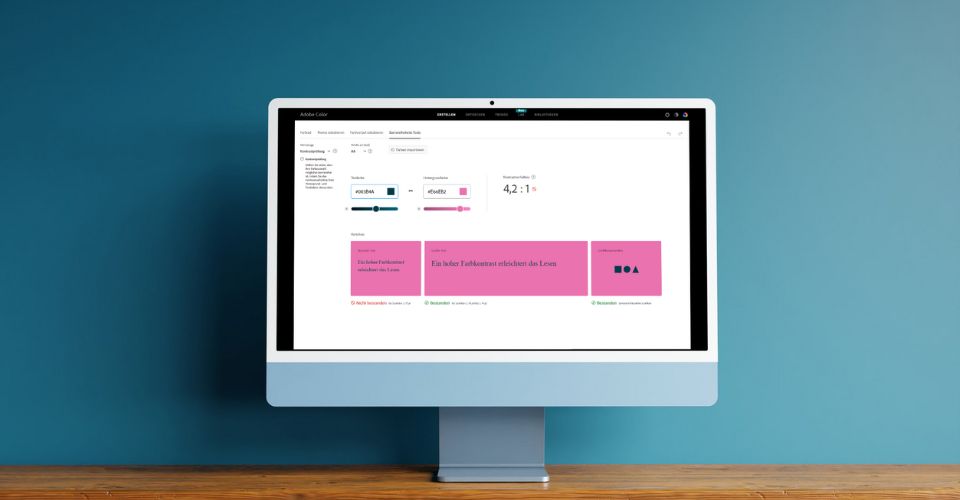 Bildschirm mit der App Adobe Color zum Analysieren des Farbkontrasts